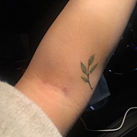 抽血扎了我来回五次！两个孔！绝对实习护士，真的要給我气疯，扎第一针还咋个都不出血（活二十几年 第一...