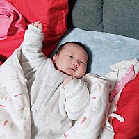 经历了怀孕十月的辛苦。终于诞生了我的小王子。今天已经23天了。祝各位宝妈接好运