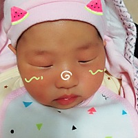 今天二宝出生五十天了，这两天宝宝总是睡不落觉不知道什么原因呢？ 宝妈们有遇到宝宝这种情况吗