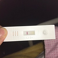 接昨天晚上的意念灰，这是今天的，大家帮我看看呀，也有一条，你们看得到吗？我这是怀孕了吗？？？