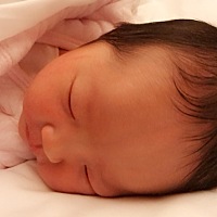 刚好40周预产期宝宝出来了！医生说我算是快的第一胎。早上五点半开始肚子痛宫缩！我一开始就五分钟痛一...