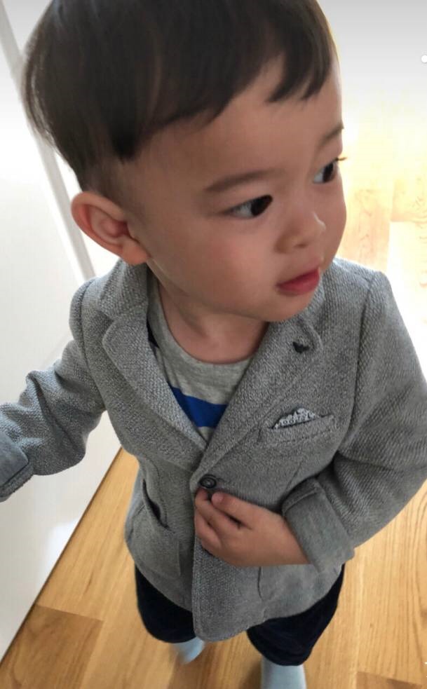 西装革履，嘻嘻。