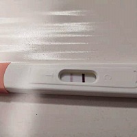 11月中旬合房，11.30号用试纸没有怀孕，正常12.1号就是月经期第一天，没来，一直到6号早上用试纸有一条...