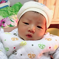 我的小宝宝你怎么可以这么像我嘞，一点都找不到爸爸的影子。简直就是一个迷你版的我