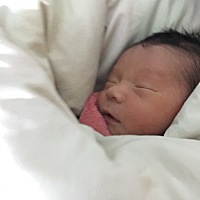 我可怜的宝宝，妈妈还没看够你就进保温箱了，希望你能健康快乐平安长大，妈妈挤好奶等你回家喝，我的宝宝。