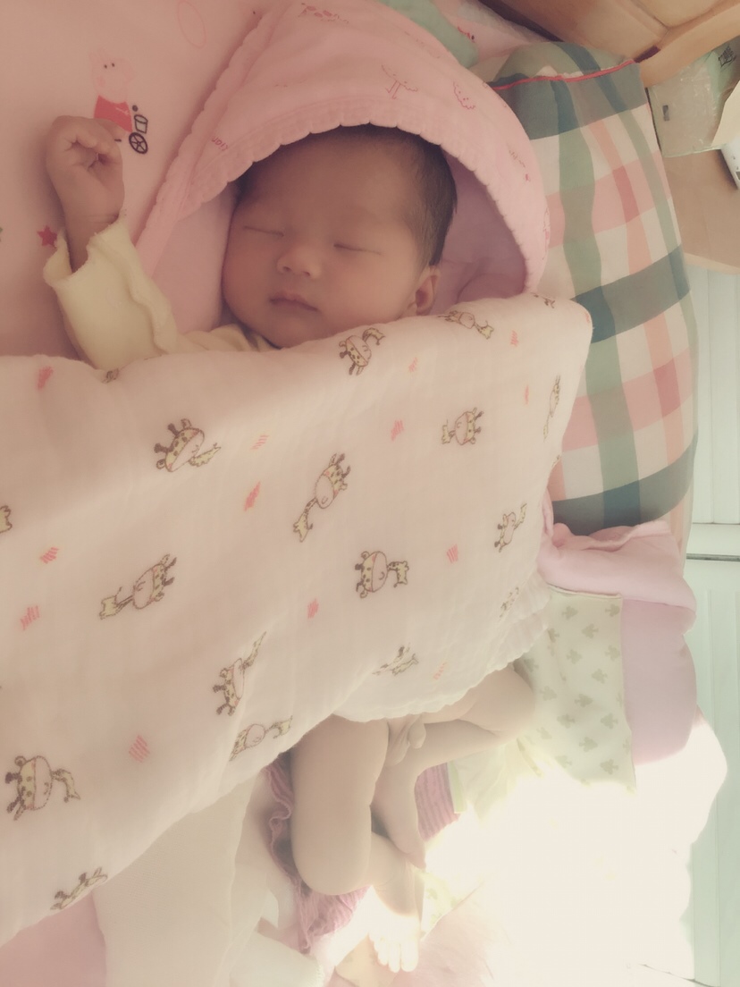 宝宝13天了，都说随他爸没一个说像我的.起小名难坏了我和宝爸，缺金叫金龙咋样，哈哈哈哈