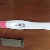 这是怀了吗？很浅的一条。上个月22号来的月经，一号同房