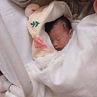 接超快顺产，半小时出的产房。😄😄😄求教各位宝妈一个问题，刚出生几天的6斤的新生儿吃奶粉量应该...