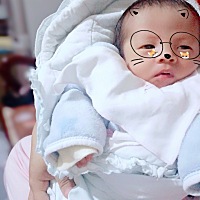 我家宝宝不肯吸母乳，要用吸奶器吸出来，装奶瓶他才喝，有人给我出招就说不要给他吃奶粉，等他特别饿的...