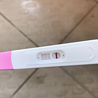 月经推迟了一个星期了，今天测的，这是中标了？天啊！她们都说是中标了，我不想相信😭生了第一个才一...