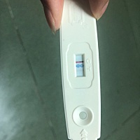 大卫刚测了  过了一会去看的  这是有还是没有啊 帮我看下  这两天肚子疼有姨妈感