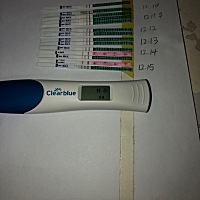 末次11.13，不知道排卵日期，12.10测出灰色，6天持续加深中，早上已经秒红，明天姨妈日，再继续观察中