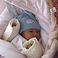 想给宝宝起四个字的名字  女宝  周什么伊诺好听？