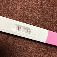 很浅的道子  请问宝妈们这样是怀孕了吗