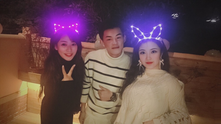 中间这个是谁，哈哈，这张我美所以留了
