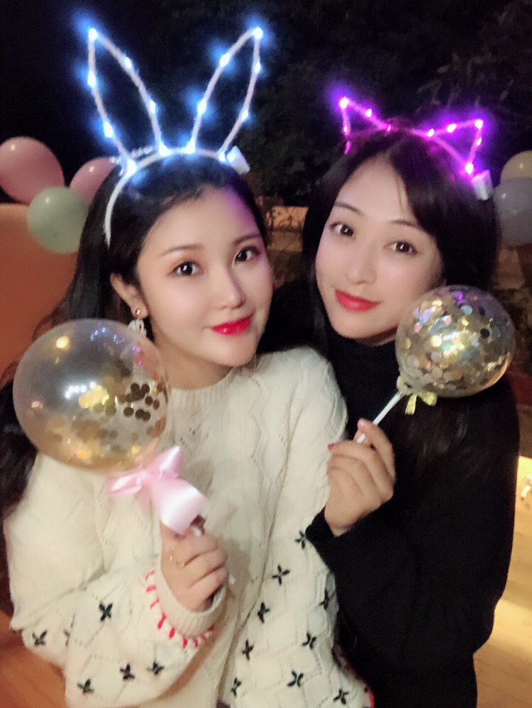 我和我最好的闺蜜，她是一对女娃娃双胞胎的麻麻