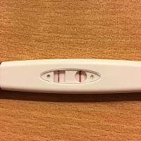 月经延缓一个星期了，今早测出来是这样的，应该算是怀上了吧……