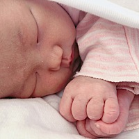 宝宝出生的第六天！剖腹产，现在不敢打喷嚏，不敢咳嗽，咳嗽一下瞬间感觉半条命都没有了！真酸爽