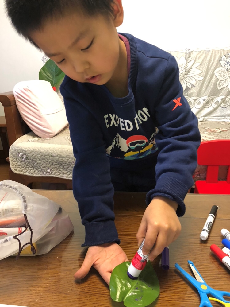 在老师建议后开始做手工