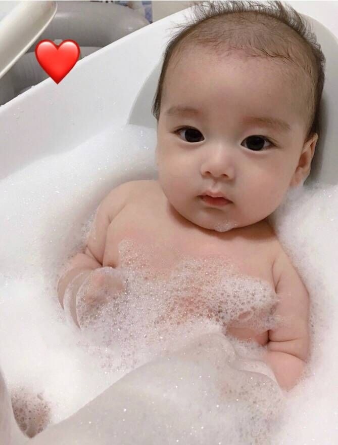 不想让我拍她的样子