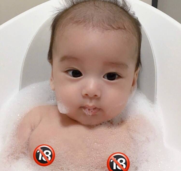 宝宝洗澡嘻嘻