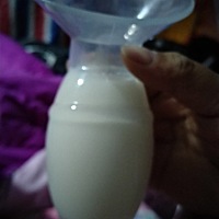 宝宝34   8个月早产，今 天第9天了，现在体重只有4斤，还在保温箱里，每天送母乳给宝宝吃！医生说宝宝每...