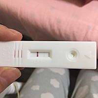 11月17日来的例假 ，12月5号 6号 同房～（医院促排）12月18号测了验孕试纸。不知道中没中，请大家帮忙看...