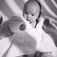 宝宝半岁了 晚上要吃四五次奶还醒的特别的早 是怎么个情况？？？？