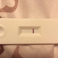 同房8天，现在一共13天，连续2天测 都是超级超级浅的第二条杠，似有若无的感觉，整天偶尔肚子不舒服。像...