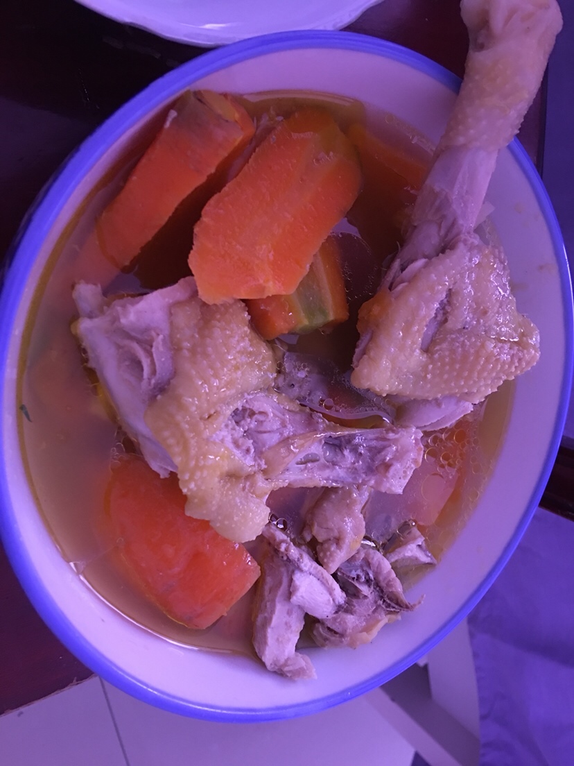 红萝卜炖土鸡汤