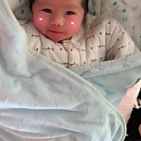 女宝宝，第八天，很精神。❤️