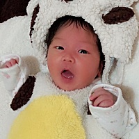 你们都给宝宝拍满月照或者百天照了嘛？ 我自己给宝宝拍的满月照，在考虑百天要不要去店里拍呢？宝宝7个...