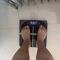 怀孕之前我就胖，130多斤，生孩子的时候190 生完了170斤 ，断断续续的瘦了10斤，到160斤就一直瘦不下去...