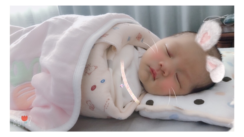 12.4刨腹产小公主一枚7斤2两 怀孕真是无忌口…生完可真不好活 奶太多天天都涨的要死 感觉宝宝都吃不了 真的好痛苦 月子里我居然还出水痘…也不知道几天能好 天天又痒又疼 奶又憋…发誓再也不生孩子了…