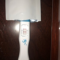 我17号验出来两条杠，准备周六去做一次检查，末次月经是十五号，我周期差不多33天左右，现在有一个问题...