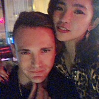 怀孕快七周啦，好奇宝宝长什么样子，希望是个女孩，能随爸爸多一些，混血美女，想想都觉得过瘾～