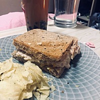 最近天天加餐，我怕不是个真猪吧，老外天天大半夜跑出去给我买，回来仔细洗干净送嘴边，都说临产时...