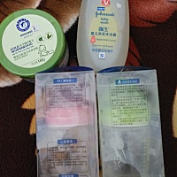 今天上街买了两个奶瓶爽身粉还有婴儿沐浴露.现在就差纸尿片了.东西都准备齐全了.就等着发动了😂😂