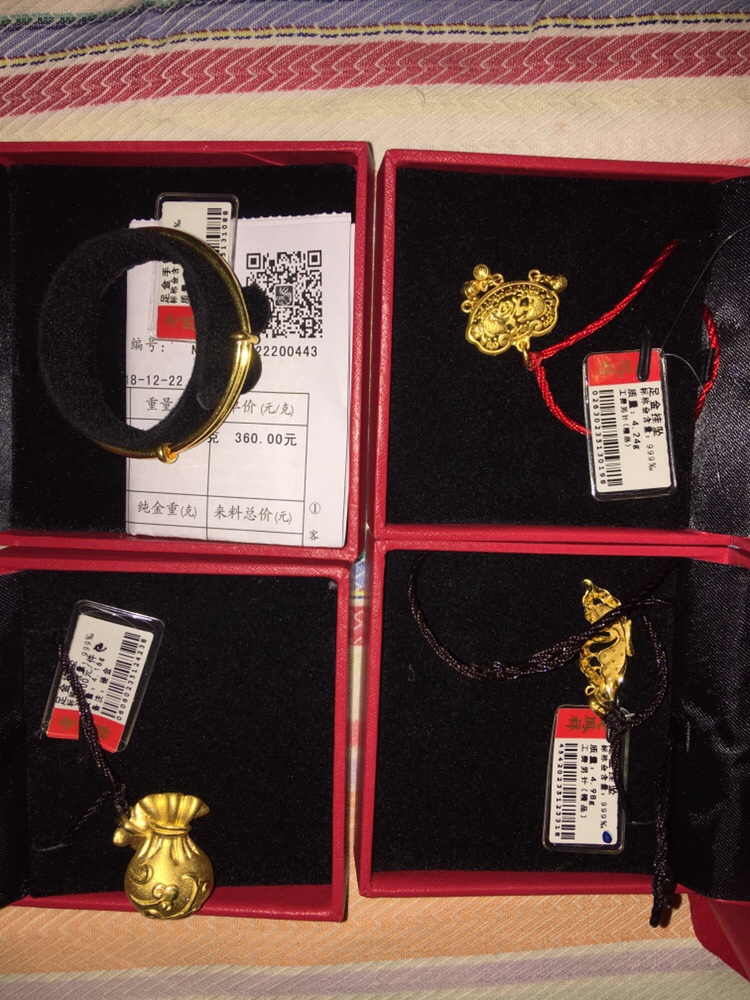 老公的四个姑姑给我闺女买的