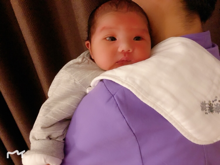 8斤的小胖子～第七天是个小大人了