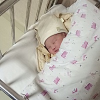 12.14号顺产生下了一个女宝宝，怀孕的时候所有人都说我肚子尖会是个男孩老公想要女孩结果心愿达成了...