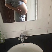 这是大宝，现在怀二宝三个月了，还是提心吊胆，担心，希望你要像姐姐一样，这么大除了育苗没打过针，药...