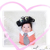 宝宝快满月了 照了几张照片 自己修了一下 感觉萌萌哒😊