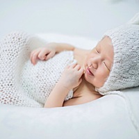 24天了，不知不觉长了一斤，身高生了10厘米，不过真的好累，生下来就再也没睡过好觉了，不分昼夜的...