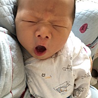 纯奶粉喂养的妈妈们进来，问一下你们你们孩子都多大了？？？现在几天一罐奶粉呀？？？纯奶粉喂养表示亚...