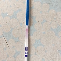 请大佬帮我看看，这是不是阴性，没有怀孕，谢谢