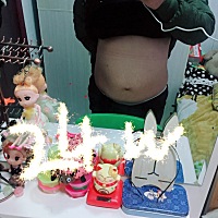 看别人拍的肚子都很圆，肚皮也光滑，为什么我的肚子是这个样子的，是肚子上赘肉太多了吗？整个一个B型肚...