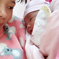 原以为宝宝满了月要好带点，谁知是我自己想多了，昨天晚上两点醒来就一直不睡，白天也睡不踏实，感觉她...