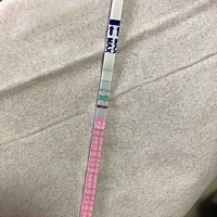 上月11月20号来的月经，这月也是20号来，但很少很少，不像往常，居然用护垫就行，现在测排卵就这样正常...