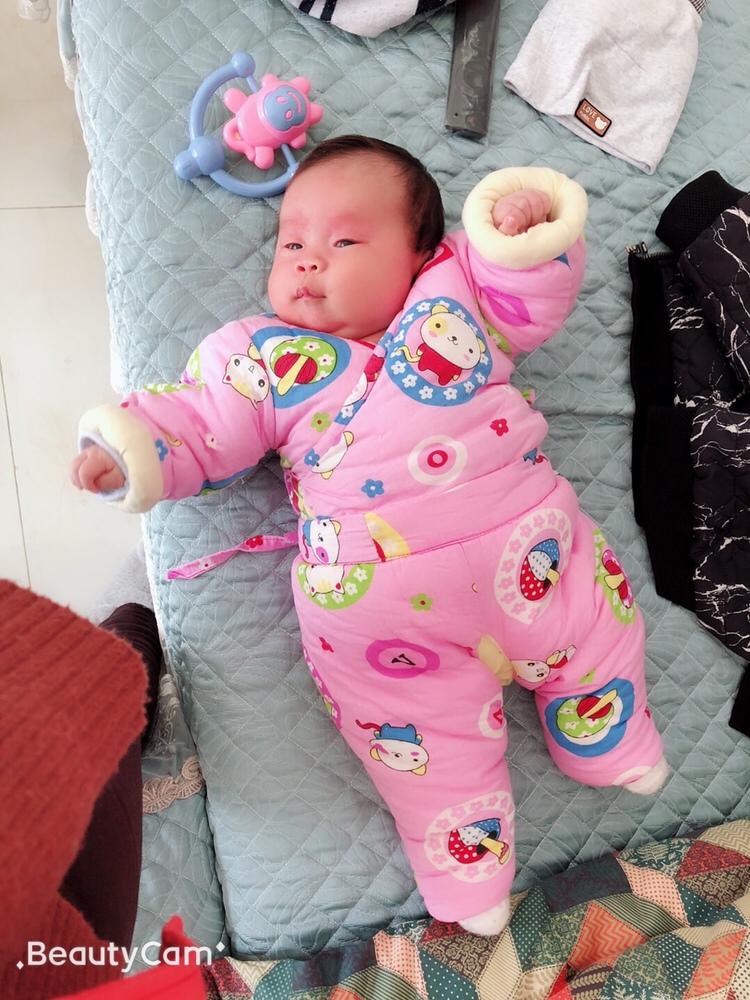 一个月10天的小胖妞！😄😄